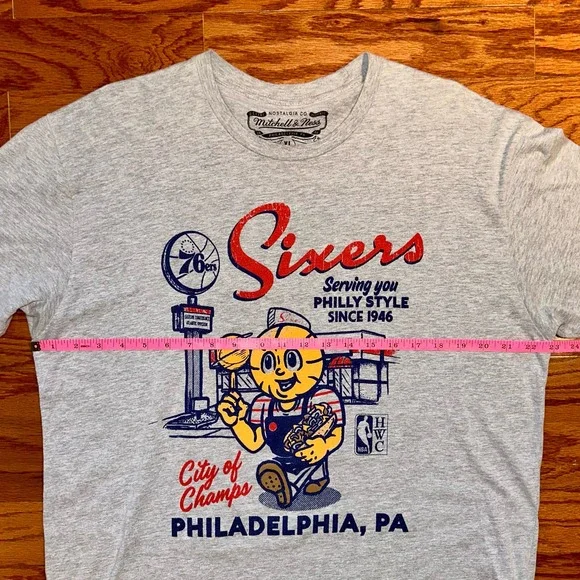 SOLD 💕Mitchell & Ness Philadelphia 76ers NBA Short Sleeve T-Shirt - Picture 6 of 7